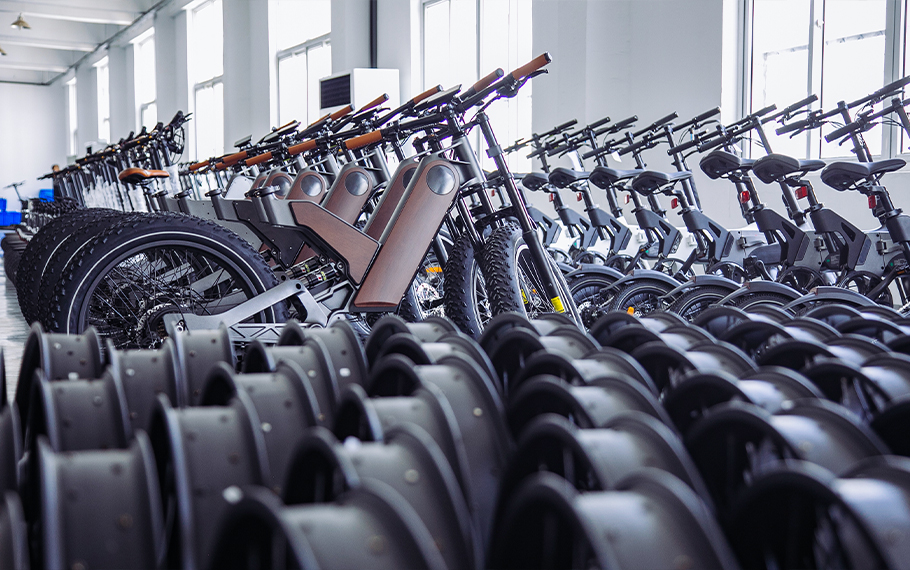 自社の生産組立工場と品質管理システムを有し、製品の高品質を保証しております。